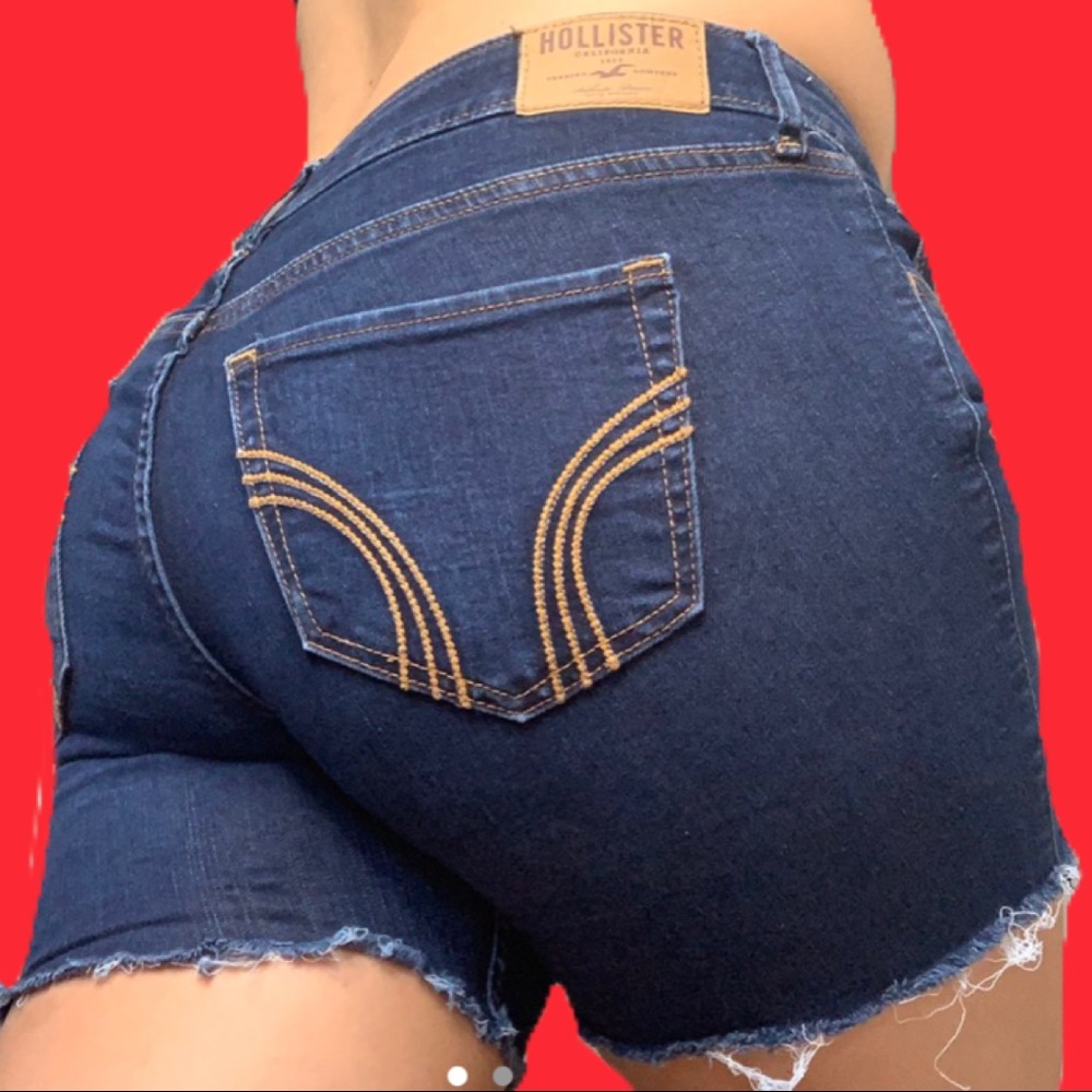 HOLLISTER DARK DENIM SHORTS!